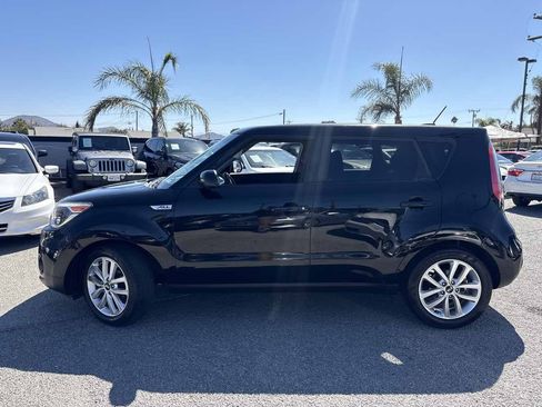Used 2018 Kia Soul + FWD image 2