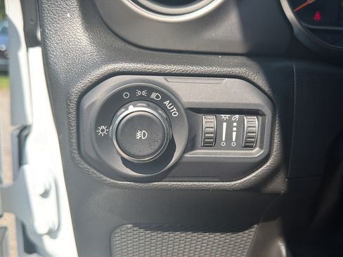 Used 2022 Jeep Wrangler Unlimited Sport w/ Sun And Sound Package AWD/4WD image 21
