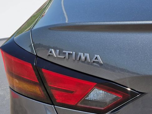 Used 2025 Nissan Altima 2.5 SV FWD image 8