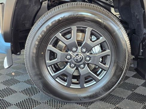 Used 2025 Toyota 4Runner SR5 AWD/4WD image 10