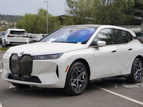 New 2026 BMW iX xDrive60 image 3