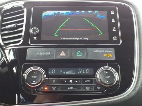 Used 2017 Mitsubishi Outlander SE AWD/4WD image 18