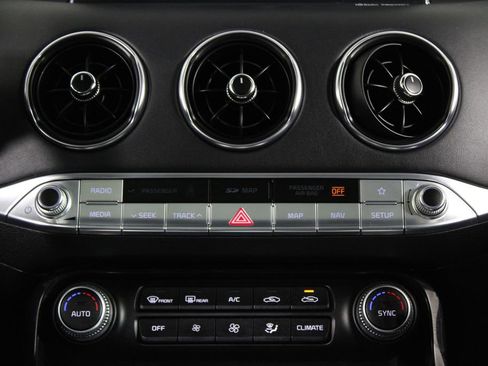 Used 2018 Kia Stinger GT2 image 19