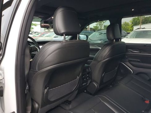 Certified 2025 Jeep Grand Cherokee Limited w/ Luxury Tech Group II RWD image 15