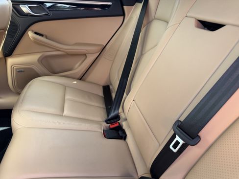 Certified 2018 Porsche Macan Sport Edition image 22