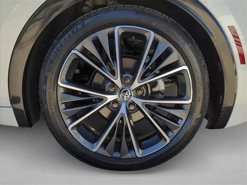 Certified 2025 Toyota Prius XLE image 9