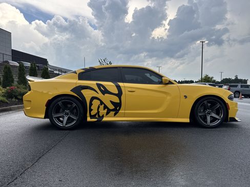 Used 2018 Dodge Charger SRT Hellcat RWD image 11