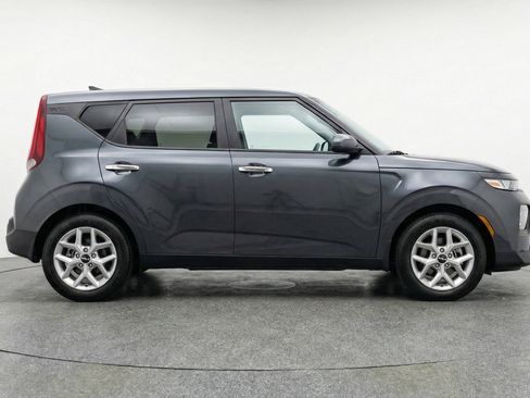 Used 2025 Kia Soul LX w/ LX Technology Package image 11