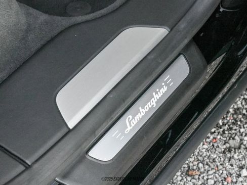 Used 2020 Lamborghini Urus image 17