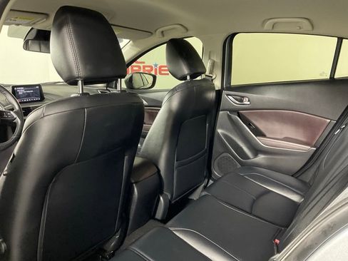 Used 2018 MAZDA MAZDA3 Touring FWD image 15