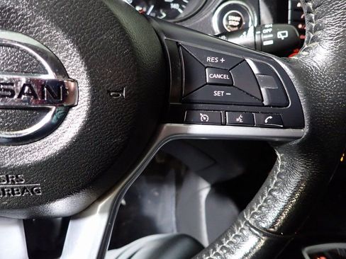 Used 2020 Nissan Rogue SV image 31