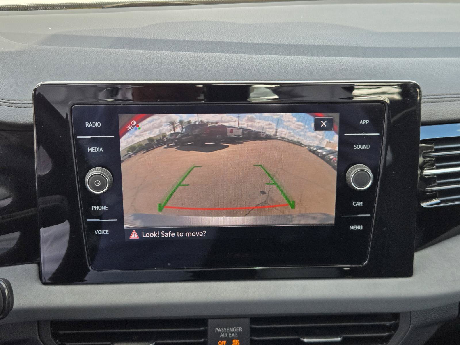 Used 2025 Volkswagen Jetta SE FWD image 8