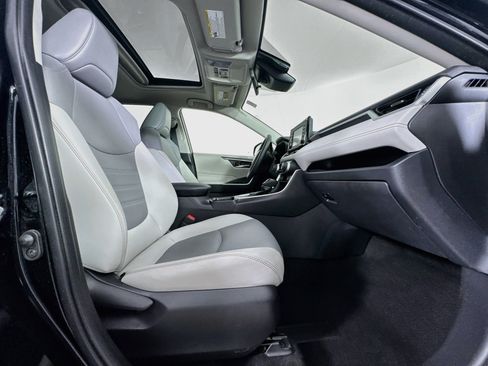 Certified 2022 Toyota RAV4 XLE Premium AWD/4WD image 29