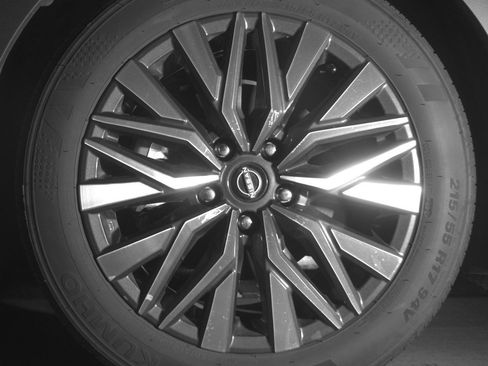 Used 2025 Nissan Altima 2.5 SV image 12