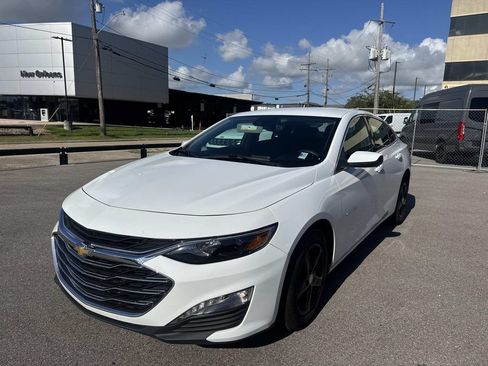 Used 2024 Chevrolet Malibu LT FWD image 3