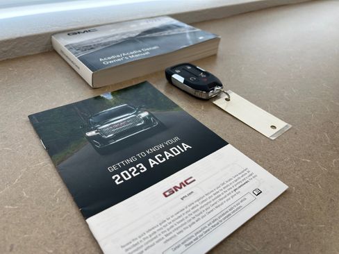 Certified 2023 GMC Acadia SLT w/ Trailering Package image 18