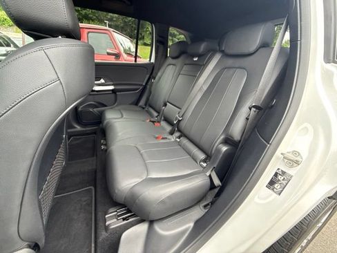 Used 2022 Mercedes-Benz GLB 250 4MATIC image 38