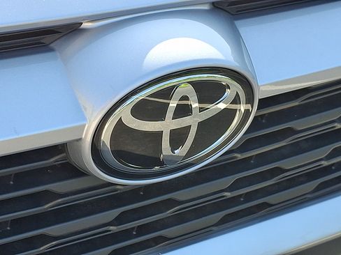 Certified 2025 Toyota RAV4 XLE AWD/4WD image 5