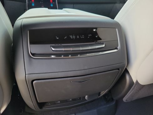 Certified 2025 Cadillac Escalade Sport Platinum w/ LPO, Floor Liner Package AWD/4WD image 15