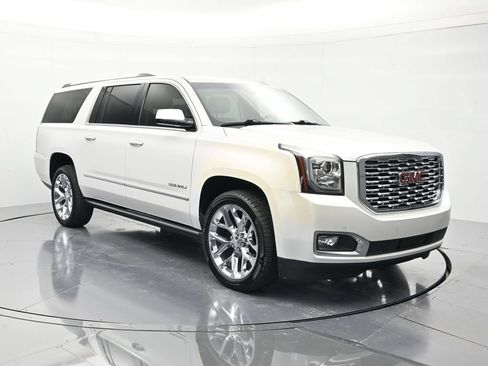 Used 2019 GMC Yukon XL Denali w/ Denali Ultimate Package AWD/4WD image 3