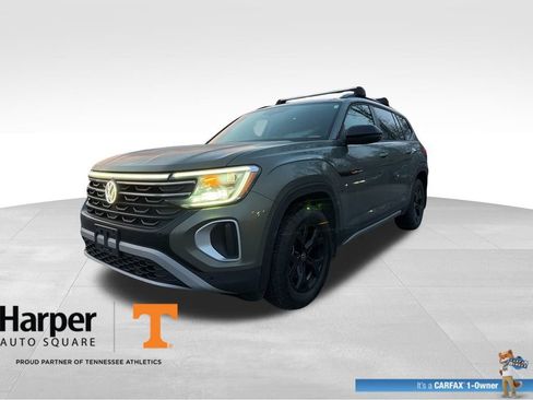 Used 2024 Volkswagen Atlas Peak Edition SE image 1