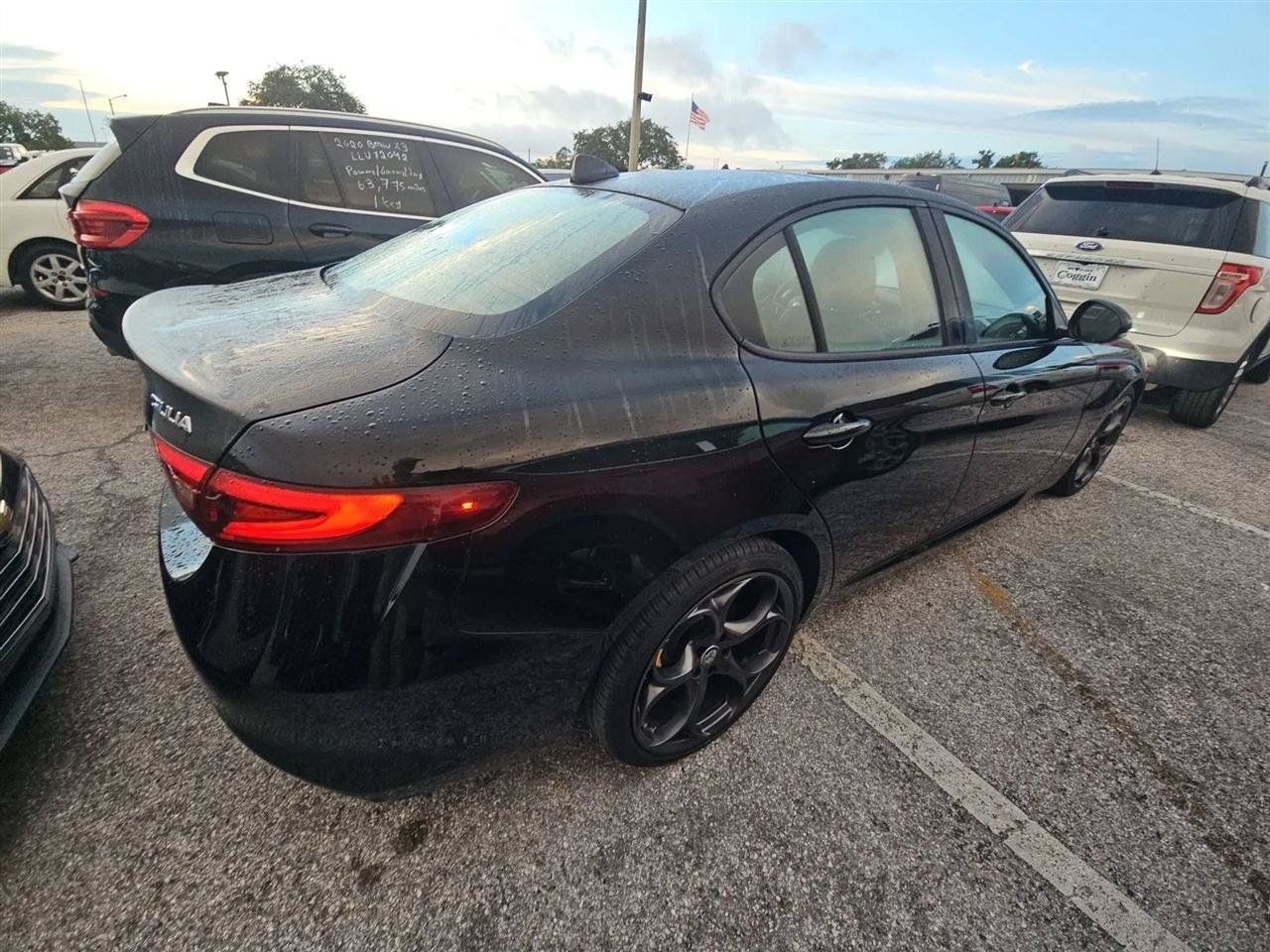 Used 2017 Alfa Romeo Giulia Ti w/ TI 19" Sport Package RWD image 4