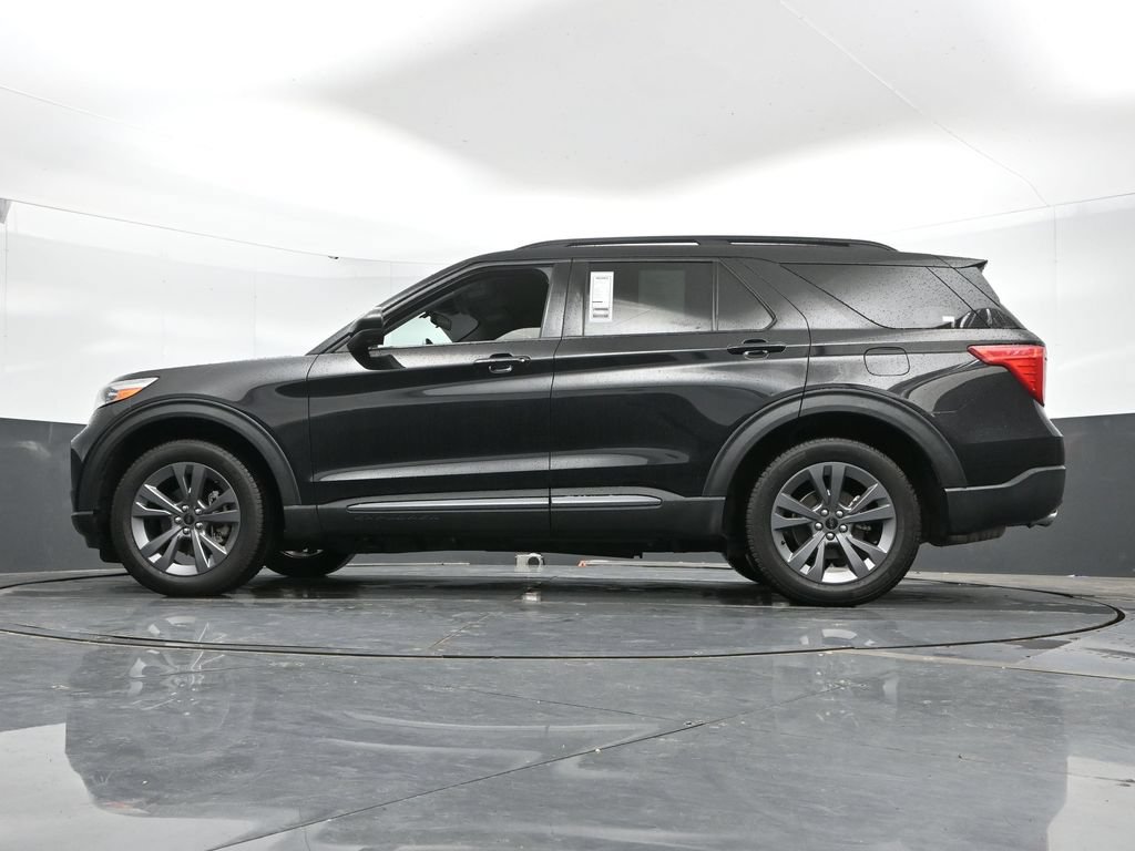 Used 2022 Ford Explorer XLT w/ Equipment Group 202A AWD/4WD image 49