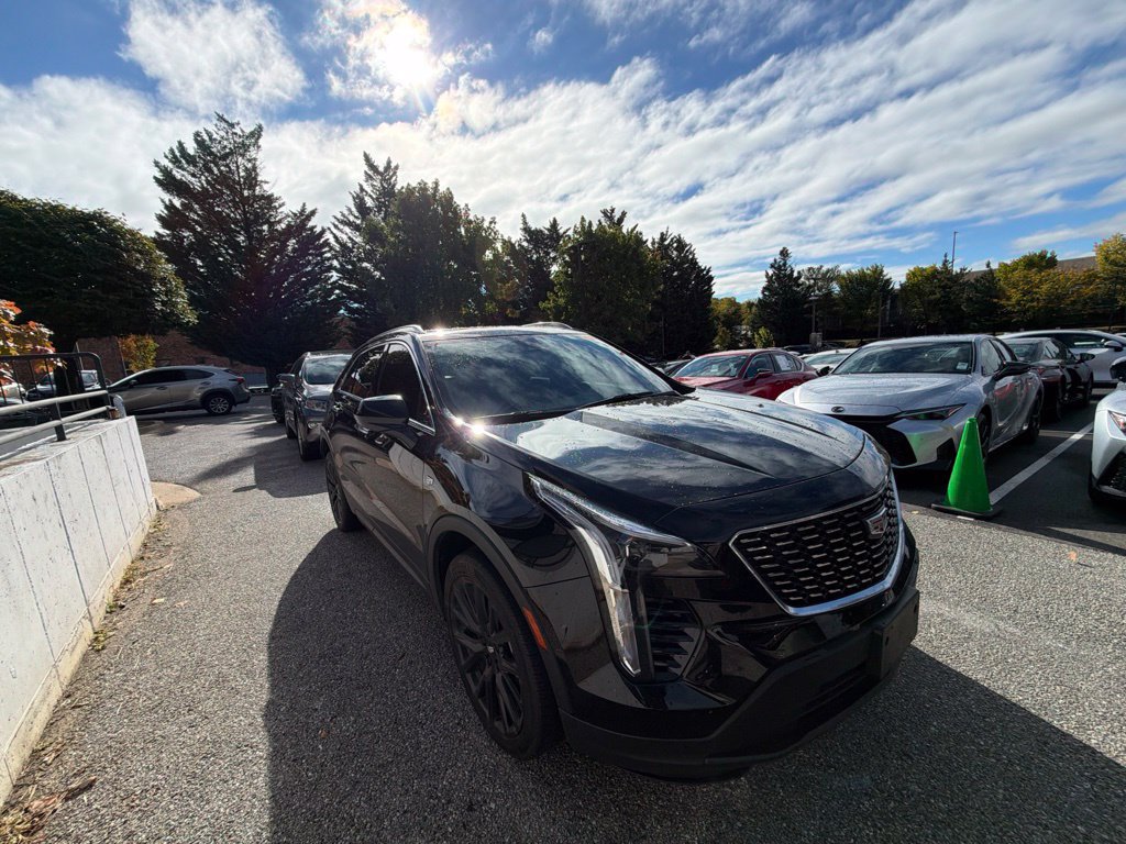 Used 2023 Cadillac XT4 Luxury w/ Cold Weather Package AWD/4WD image 4