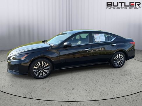 Used 2024 Nissan Altima 2.5 SV FWD image 3