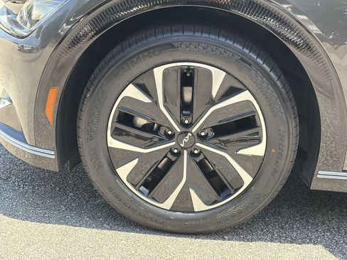 Used 2023 Kia EV6 Wind RWD image 32