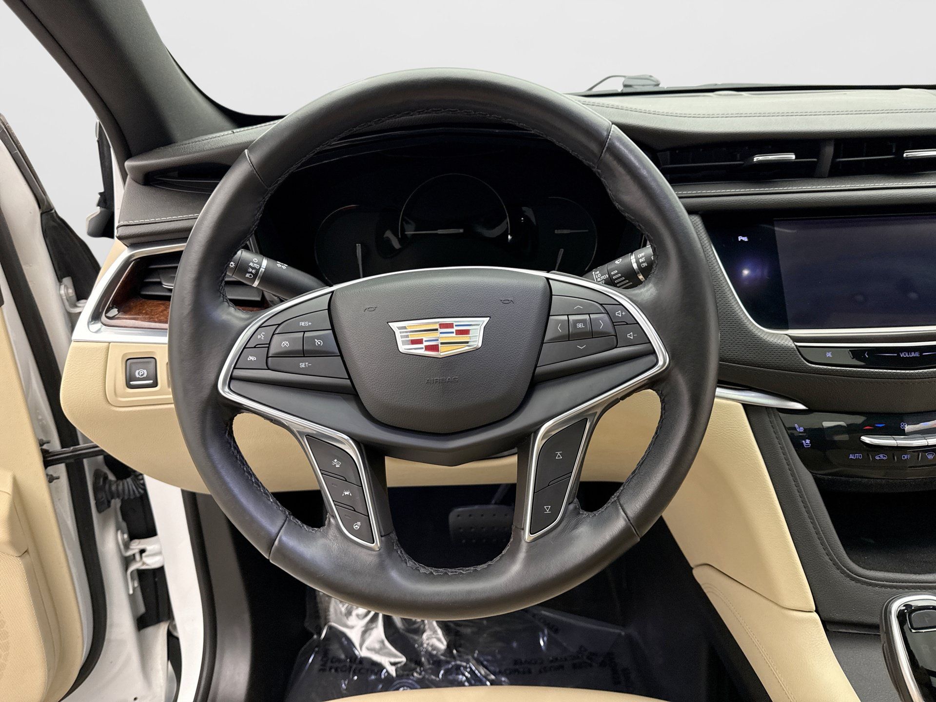 Used 2018 Cadillac XT5 Premium Luxury AWD/4WD image 14