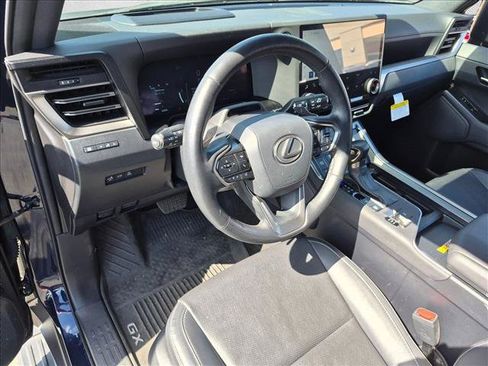 Used 2024 Lexus GX 550 w/ Cold Area Package AWD/4WD image 10