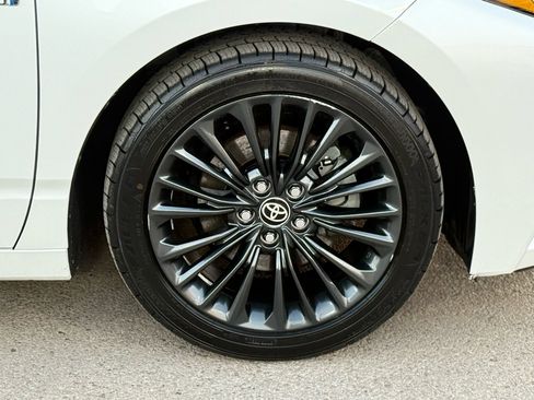 Used 2021 Toyota Avalon XSE image 8