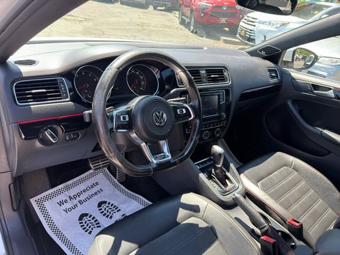 Used 2017 Volkswagen Jetta GLI FWD image 13