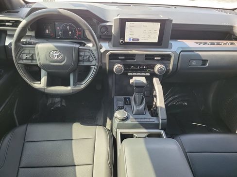 Used 2025 Toyota Tacoma SR5 AWD/4WD image 27