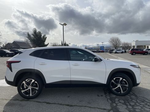 Used 2024 Chevrolet Trax RS w/ Sunroof Package image 6