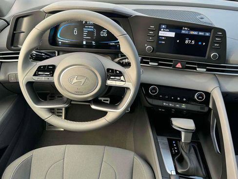 New 2025 Hyundai Elantra Sport FWD image 17