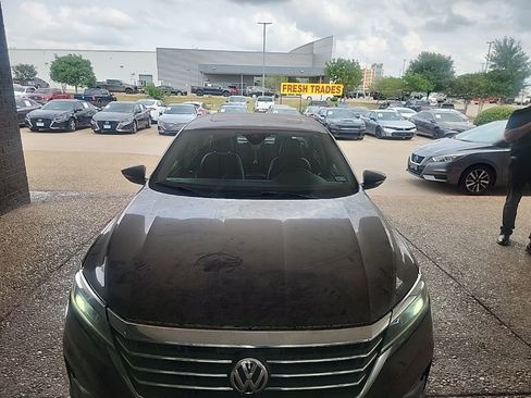 Used 2021 Volkswagen Passat 2.0T SE FWD image 4