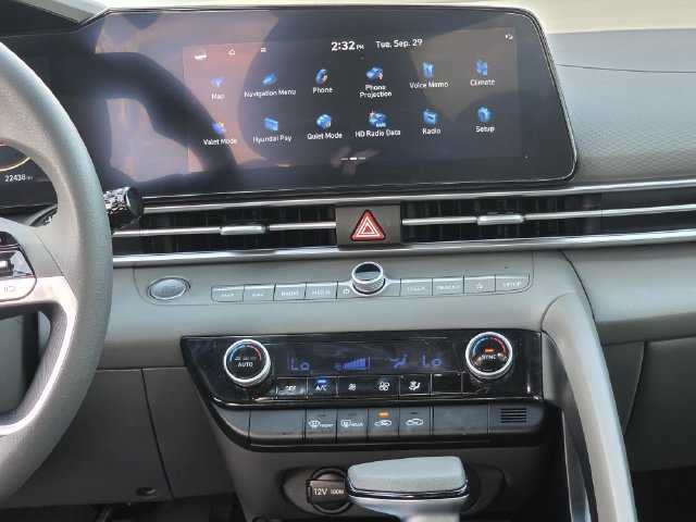 Used 2024 Hyundai Elantra SEL FWD image 9