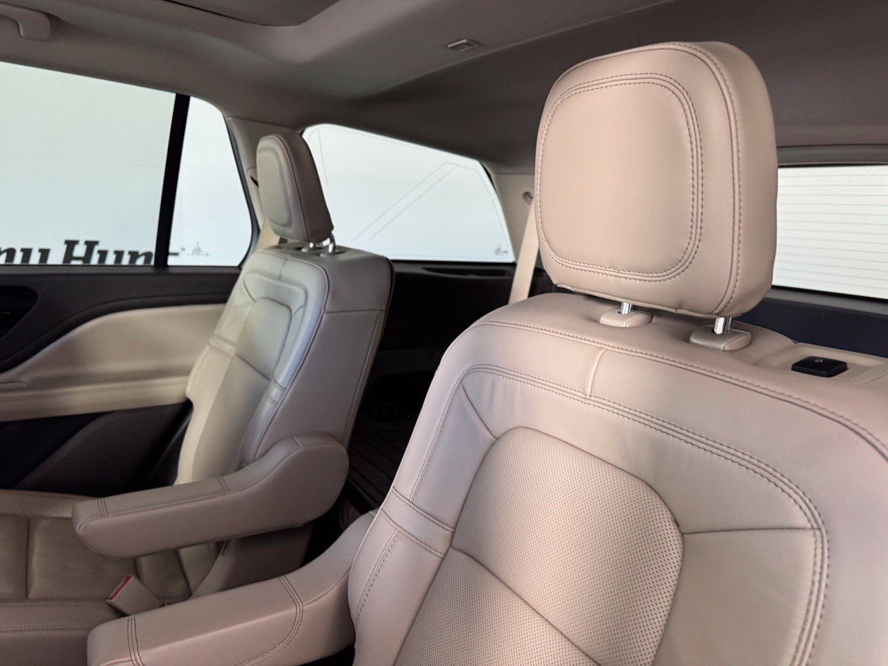 Used 2024 Lincoln Aviator Reserve w/ Elements Package Plus RWD image 11