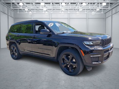 Used 2023 Jeep Grand Cherokee L Limited w/ Black Appearance Package AWD/4WD image 11