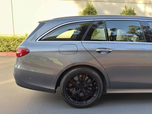 Used 2017 Mercedes-Benz E 400 4MATIC Wagon image 18