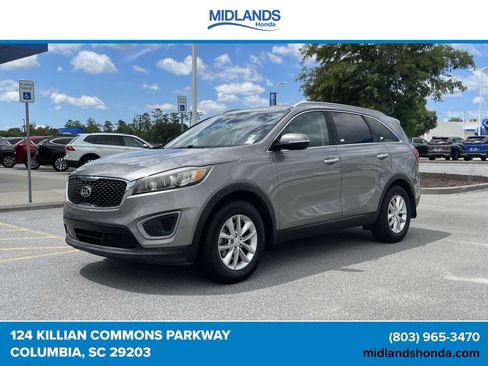 Used 2017 Kia Sorento FWD w/ LX Convenience Package image 3
