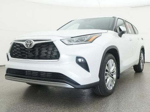 New 2026 Toyota Highlander Platinum AWD/4WD image 8