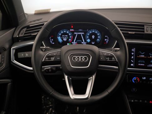 Used 2024 Audi Q3 2.0T Premium w/ Convenience Package image 9