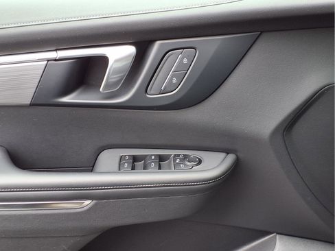 Used 2025 Buick Enclave Preferred FWD image 12