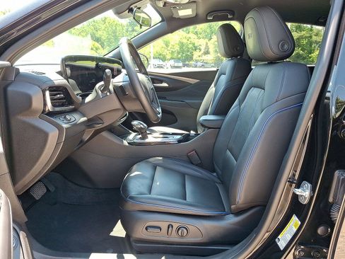 Used 2024 Buick Envista Sport Touring w/ Convenience I Package FWD image 11