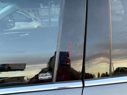 Used 2018 Ford Edge Titanium image 11