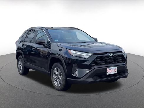 Used 2025 Toyota RAV4 LE image 3