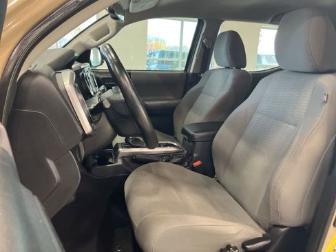 Used 2017 Toyota Tacoma SR5 w/ Tow Package image 10